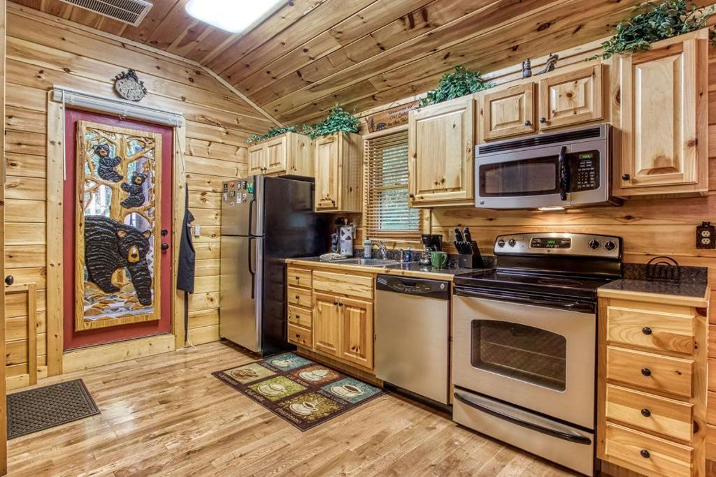 Papa Bear, Hot Tub, Wifi, 1089 Free Tickets Each Paid Day, Dollywood And More Севьервилл Экстерьер фото