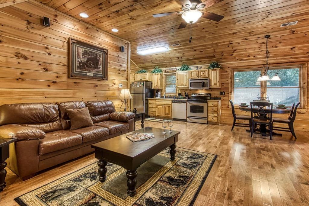 Papa Bear, Hot Tub, Wifi, 1089 Free Tickets Each Paid Day, Dollywood And More Севьервилл Экстерьер фото
