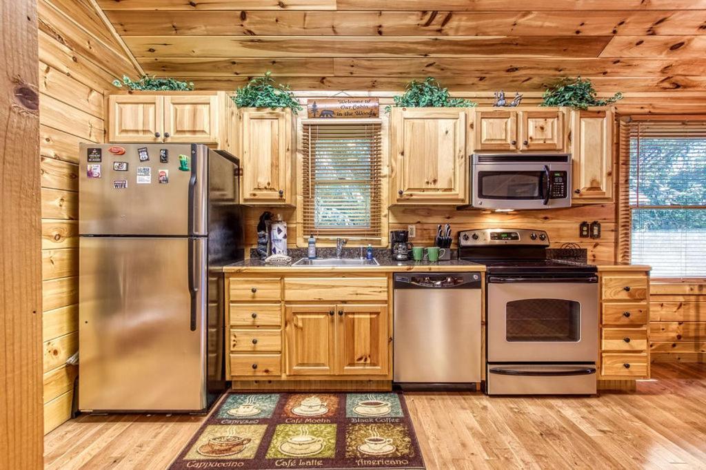 Papa Bear, Hot Tub, Wifi, 1089 Free Tickets Each Paid Day, Dollywood And More Севьервилл Экстерьер фото